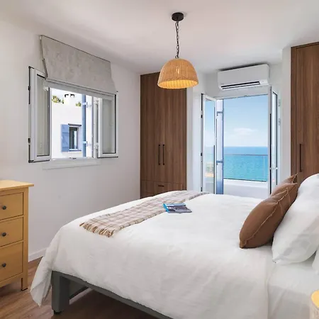 Akroyiali - Seafront Serenity With Shared Pool Villa *