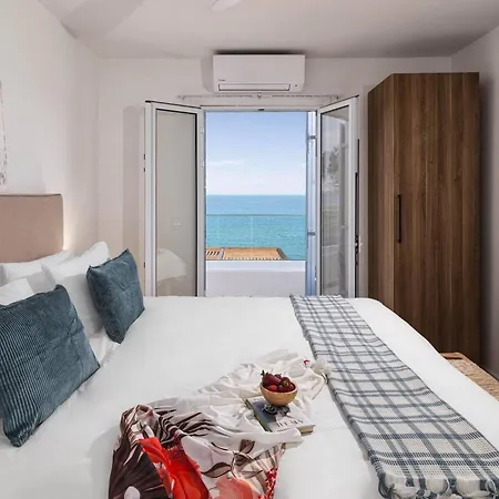 Villa Akroyiali - Seafront Serenity With Shared Pool Pachyammos