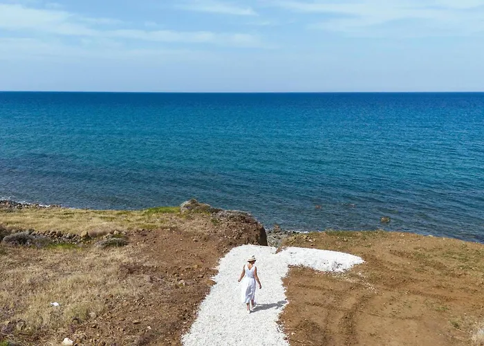 Vila Akroyiali - Seafront Serenity With Shared Pool