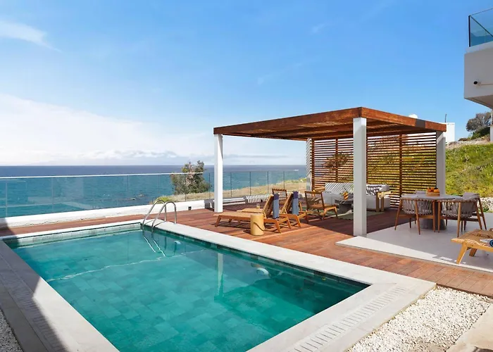 Vila Akroyiali - Seafront Serenity With Shared Pool