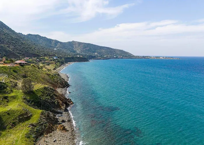 Akroyiali - Seafront Serenity With Shared Pool Vila Pachyammos